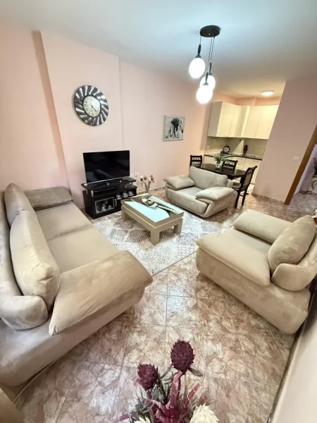 Tirane, jepet me qera apartament 2+1 Kati 2, 700 € 