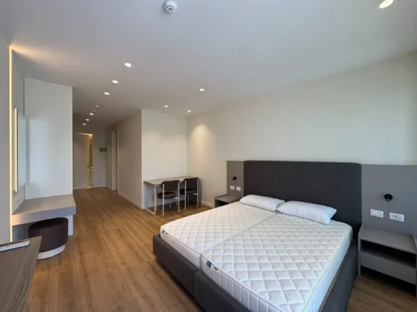 Tirane, jepet me qera garsonier 1+1 Kati 3, 50 m² 550 € (Liqeni i Thate)