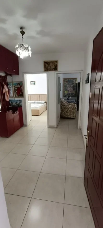 Tirane, jepet me qera apartament 2+1+Ballkon Kati 2, 80 m² 500 € (Rruga Ali Demi)