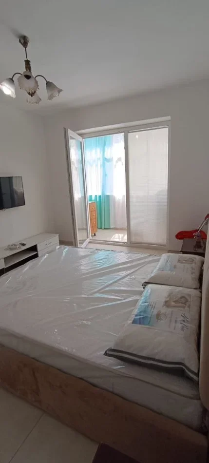 Tirane, jepet me qera apartament 2+1+Ballkon Kati 2, 80 m² 500 € (Rruga Ali Demi)