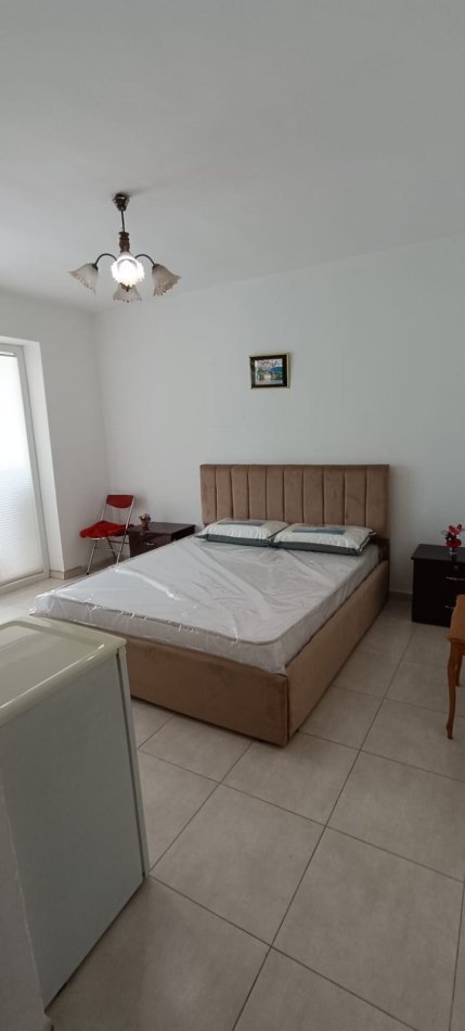 Tirane, jepet me qera apartament 2+1+Ballkon Kati 2, 80 m² 500 € (Rruga Ali Demi)