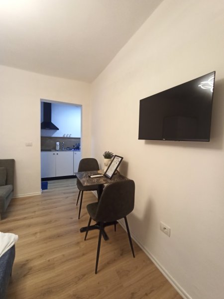 Tirane, jepet me qera apartament 1+1 Kati 0, 60 m² 350 € (JEPET ME QERA APARTAMENT 1+1 NË RRUGËN MUHAMET GJOLLESHA NE 21 DHJETOR.)