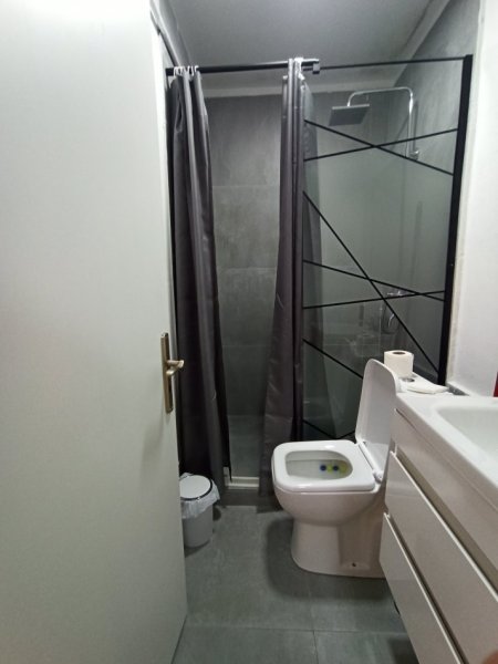 Tirane, jepet me qera apartament 1+1 Kati 0, 60 m² 350 € (JEPET ME QERA APARTAMENT 1+1 NË RRUGËN MUHAMET GJOLLESHA NE 21 DHJETOR.)