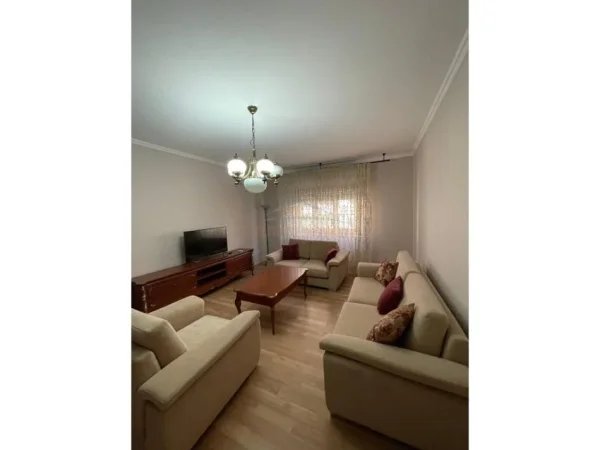 Tirane, jepet me qera apartament 2+1+Ballkon Kati 2, 124 m² 800 € (Komuna e Parisit, Tiranë)