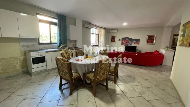 Tirane, jepet me qera shtepi 2+1 Kati 1, 160 m² 600 € (Shkolla e Kuqe)