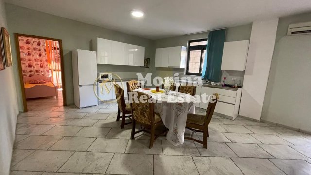 Tirane, jepet me qera shtepi 2+1 Kati 1, 160 m² 600 € (Shkolla e Kuqe)