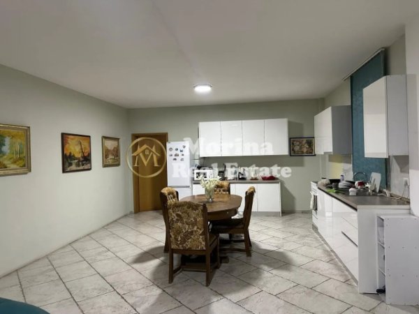 Tirane, jepet me qera shtepi 2+1 Kati 1, 160 m² 600 € (Shkolla e Kuqe)