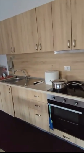 Tirane, jepet me qera apartament 2+1 Kati 2, 80 m² 480 € (JEPET ME QERA HYRJE 2+1 E PA MOBILUAR NE XHAMLLIK TEK FUNDI I RRUGES KONGRESI I MANASTIRIT)