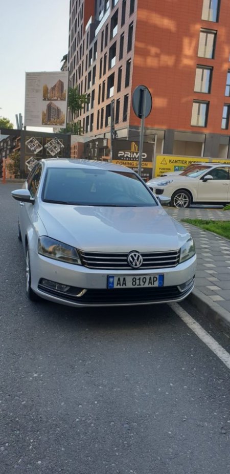 Tirane, shes makine Volkwagen passat Nafte, manuale 223.000 km 6.300 €