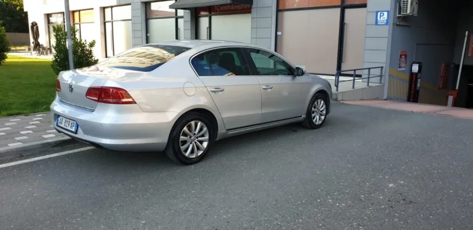 Tirane, shes makine Volkwagen passat Nafte, manuale 223.000 km 6.300 €