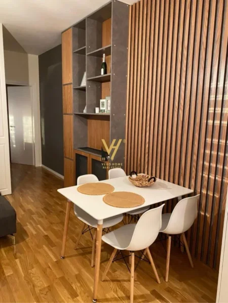 Tirane, jepet me qera apartament 1+1+Ballkon Kati 6, 115 m² 800 € (rruga e barrikadave)