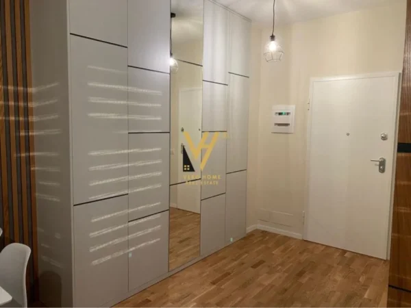 Tirane, jepet me qera apartament 1+1+Ballkon Kati 6, 115 m² 800 € (rruga e barrikadave)