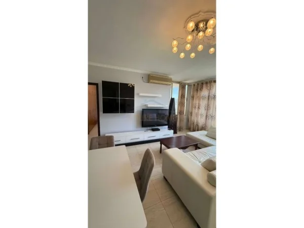 Shitet, Apartament 1+1 , Durres, Shkembi Kavajes .