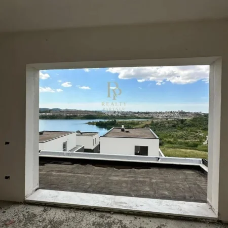 Tirane, shitet Vile 2+1+Ballkon Kati 2, 280 m² 580.000 € (Farke)