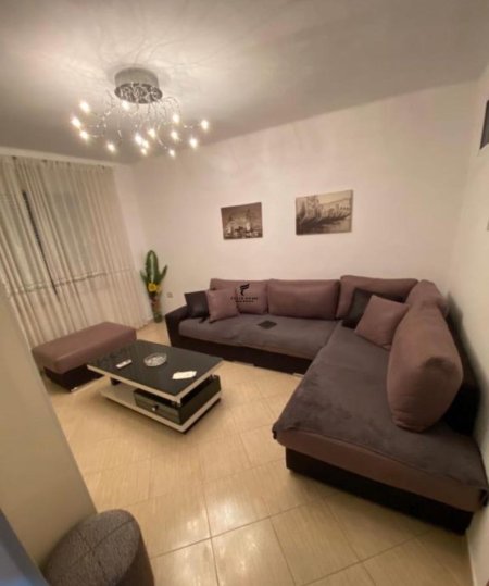 Tirane, jepet me qera apartament 1+1 Kati 2, 61 m² 500 € (ZOGU I ZI)