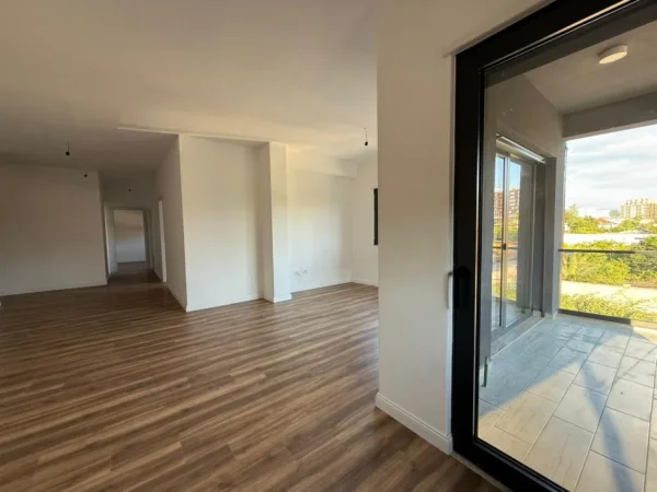 Tirane, jepet me qera zyre Kati 1, 98 m² 550 € (OAZIS)