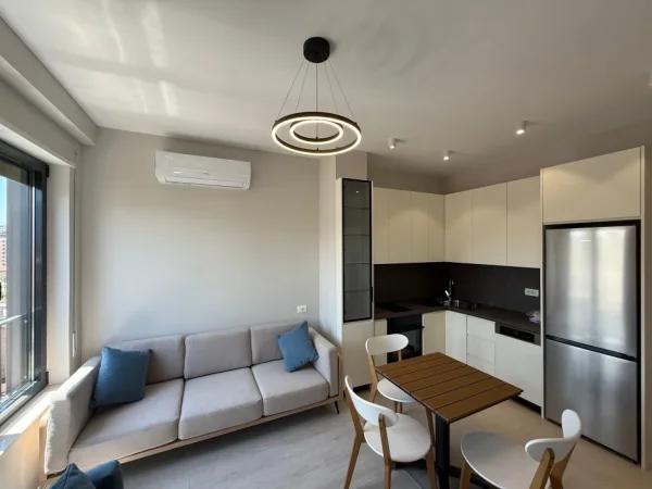 Tirane, jepet me qera apartament 1+1+Ballkon Kati 7, 60 m² 700 € (RRUGA KARL GEGA)