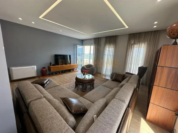 Tirane, shitet apartament 3+1 Kati 6, 210 m² 365.000 € (LIQENI I THATE)