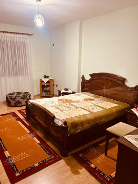 Tirane, jepet me qera apartament 2+1 Kati 2, 105 m² 390 € (Jordan Misja)