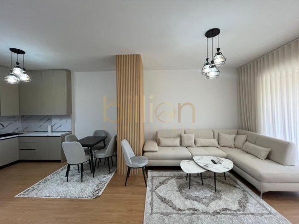 jepet me qera 2+1+Ballkon , 100 m² Fusha Aviacionit.700 €/muaj