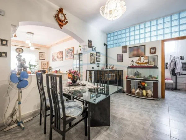 Shitet, Vilë 3-Katëshe, Te Bulevardi "Epidamn" , Durrës