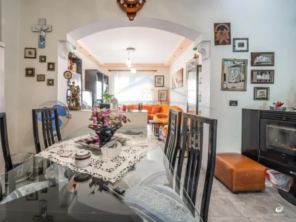 Shitet, Vilë 3-Katëshe, Te Bulevardi "Epidamn" , Durrës