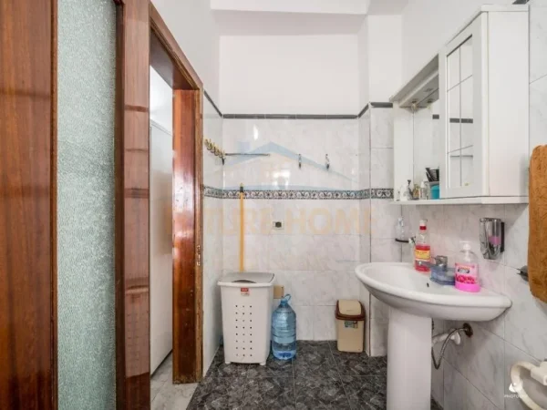 Shitet, Vilë 3-Katëshe, Te Bulevardi "Epidamn" , Durrës