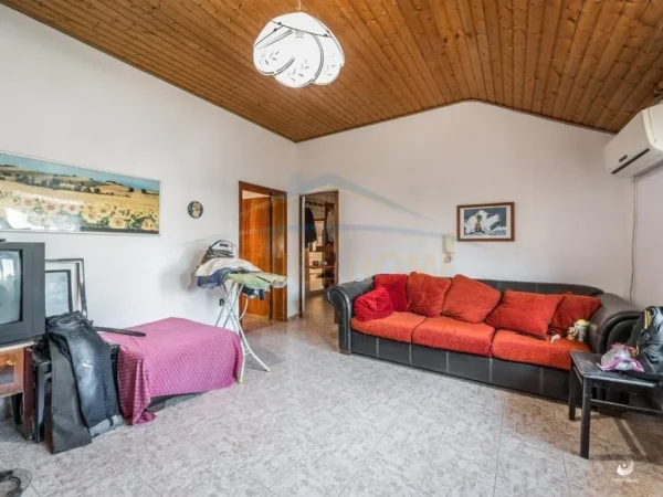 Shitet, Vilë 3-Katëshe, Te Bulevardi "Epidamn" , Durrës