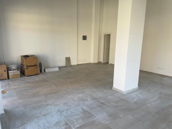 Tirane, jepet me qera ambjent biznesi Kati 0, 70 m² 500 € (Rruga e Dibres)