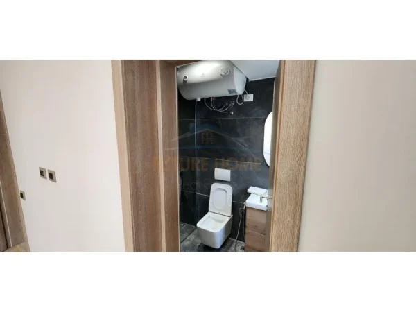 Tirane, jepet me qera zyre Kati 4, 55 m² 550 € (Sheshi Willson)