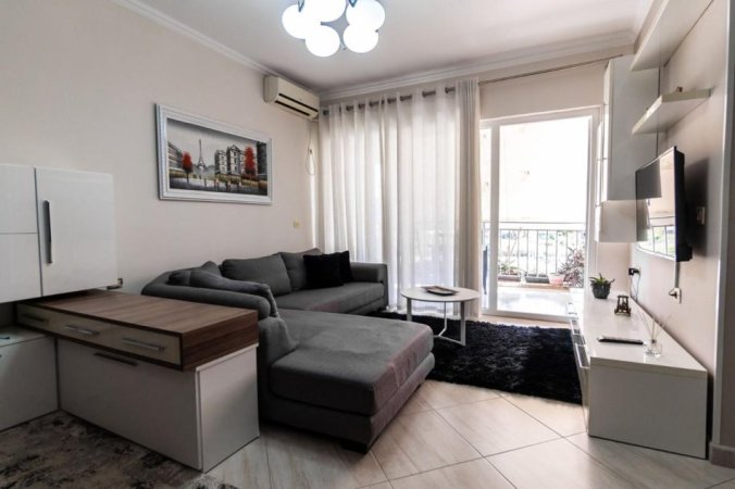 Tirane, jepet me qera apartament 2+1 Kati 2, 90 m² 700 € (Ish Fusha Aviacionit)