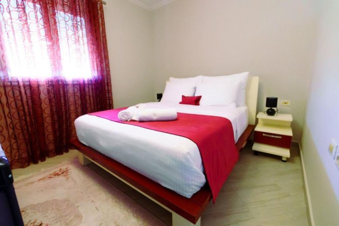 Tirane, jepet me qera apartament 2+1 Kati 2, 90 m² 700 € (Ish Fusha Aviacionit)