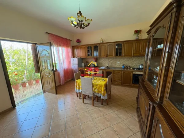 Vlore, shitet shtepi 2+1+Ballkon Kati 1, 71 m² 195.000 € (Kaninë)