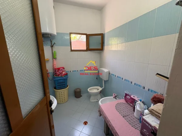 Vlore, shitet shtepi 2+1+Ballkon Kati 1, 71 m² 195.000 € (Kaninë)