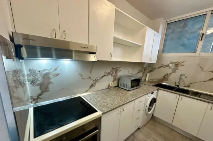 Tirane, jepet me qera apartament 2+1 Kati 4, 72 m² 550 € (Ali dem)