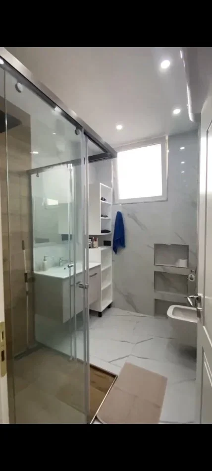Tirane, jepet me qera apartament 1+1 Kati 0, 750 € (Rruga e durresit)