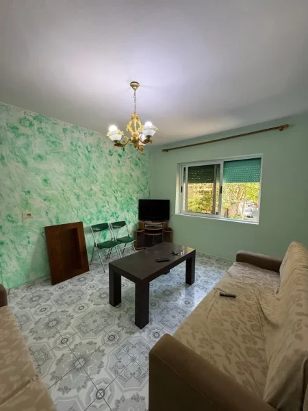 Tirane, jepet me qera apartament 1+1 , 400 € (ALI DEMI)