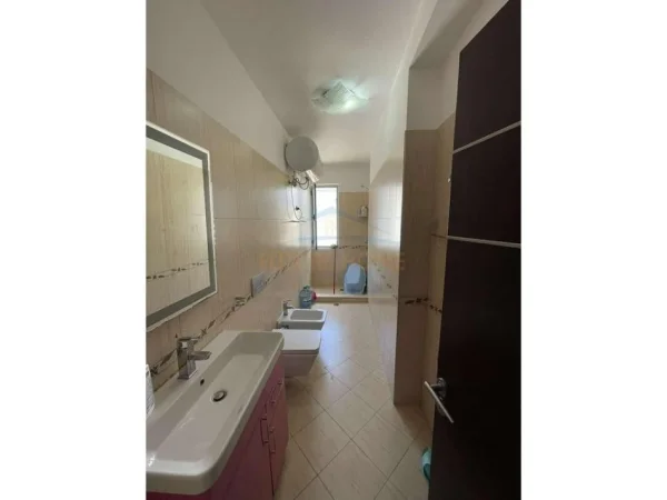Tirane, shitet apartament 1+1+Ballkon Kati 7, 77 m² 109.000 € (Misto Mame)
