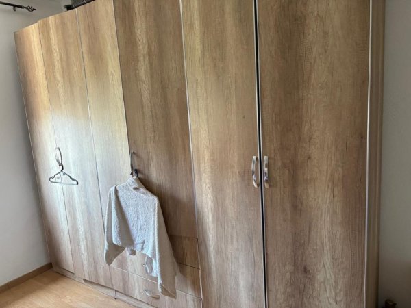 Tirane, ndarje qeraje me vajze apartament 2+1 Kati 5, 90 m² 160 € (Don Bosko, Prane Kafes Artisti)