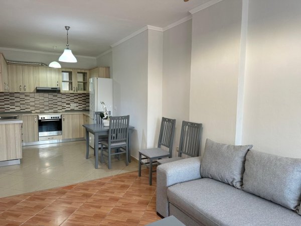 Tirane, jepet me qera apartament 2+1+Ballkon Kati 2, 94 m² 600 € (Selvia)