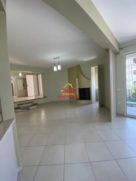 Vlore, shitet apartament 3+1+Ballkon Kati 3, 220 m² 180.000 € (Rruga sulejman Delvina)