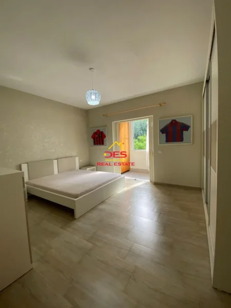 Vlore, shitet apartament 3+1+Ballkon Kati 3, 220 m² 180.000 € (Rruga sulejman Delvina)