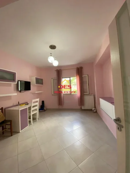 Vlore, shitet apartament 3+1+Ballkon Kati 3, 220 m² 180.000 € (Rruga sulejman Delvina)