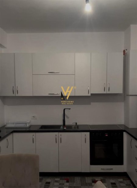 Tirane, shitet apartament 1+1+Ballkon Kati 8, 72 m² 135.000 € (ASTIR)