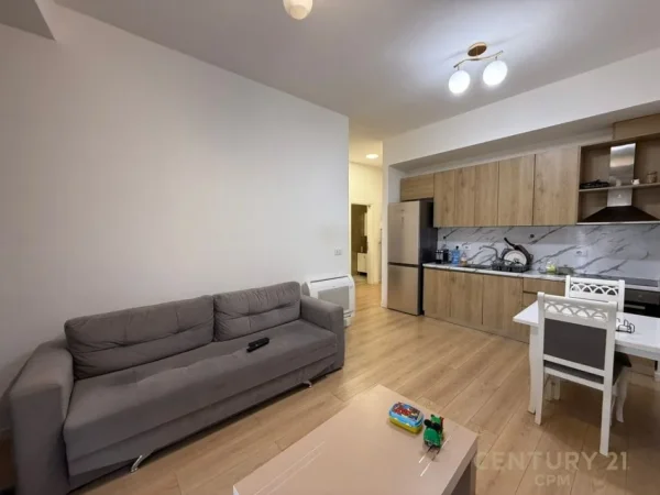 Tirane, jepet me qera apartament 1+1+Ballkon Kati 6, 65 m² 600 € (smart115194)