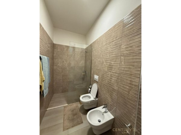 Tirane, jepet me qera apartament 1+1+Ballkon Kati 6, 65 m² 600 € (smart115194)