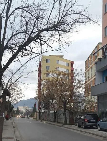 Tirane, shitet apartament 2+1 Kati 3, 95 m² 75.000 € (kamez)