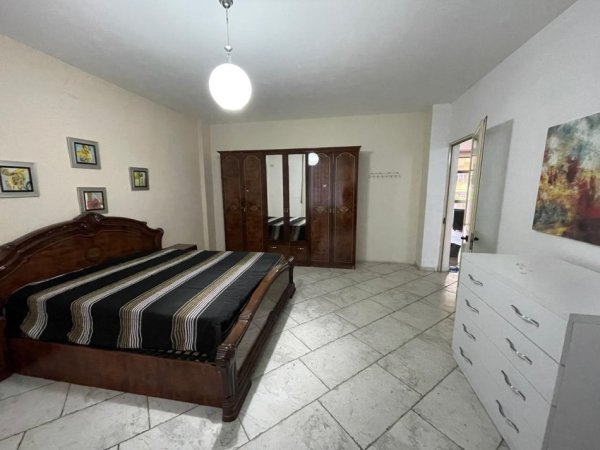 Jepet me qera apartament ne shtepi private 2+1 , 140 m² 600 Euro (Rruga Qemal Stafa, 7 minuta me qendren)