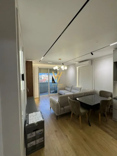 Tirane, shitet apartament 1+1+Ballkon Kati 4, 75 m² 160.000 € (YZBERISHT)