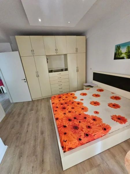 Tirane, shitet apartament 2+1+Ballkon , 91 m² 120.000 € (Fresk)